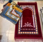 سجادة صلاة فاخرة بحشوة سميكة – راحة تامة لمفاصلك أثناء الصلاة